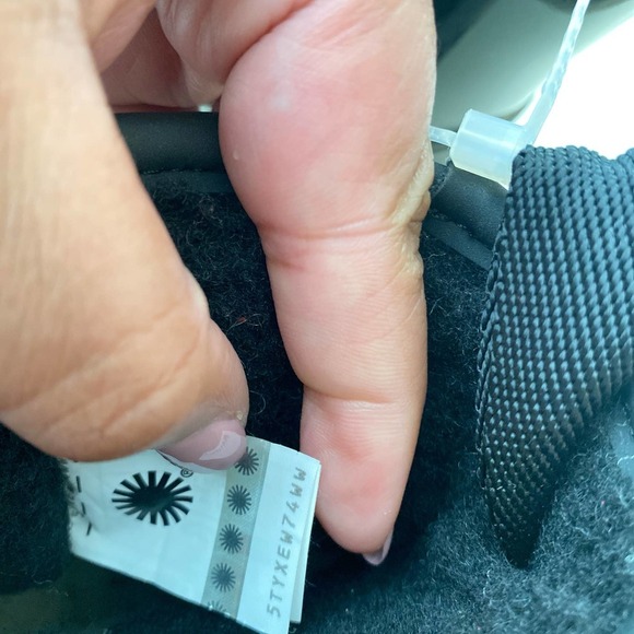 NWOT UGG Classic Clear Mini, Black, size 5 - Picture 9 of 12